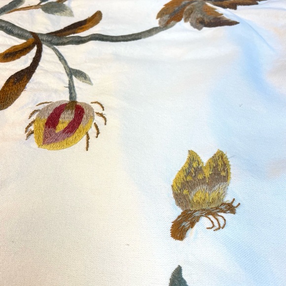 Pottery Barn Pillow Cover Crewel Embroidered Cotton 24x24 - Picture 3 of 7